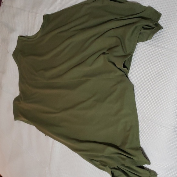 Bobbie Brooks & Terra & Sky Tank Tops.  Both are Size 3X and in EUC. - Picture 11 of 12